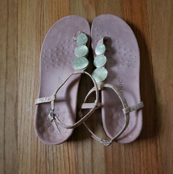 Vionic Lizbeth Women's Medium T-strap Orthotic Sandal Gold Cork NWOB MSRP $100 - Picture 4 of 4